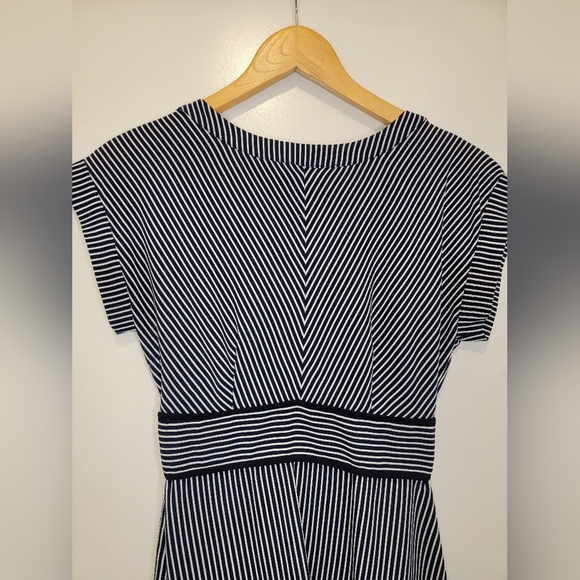 Striped dress - Picture 2 of 5